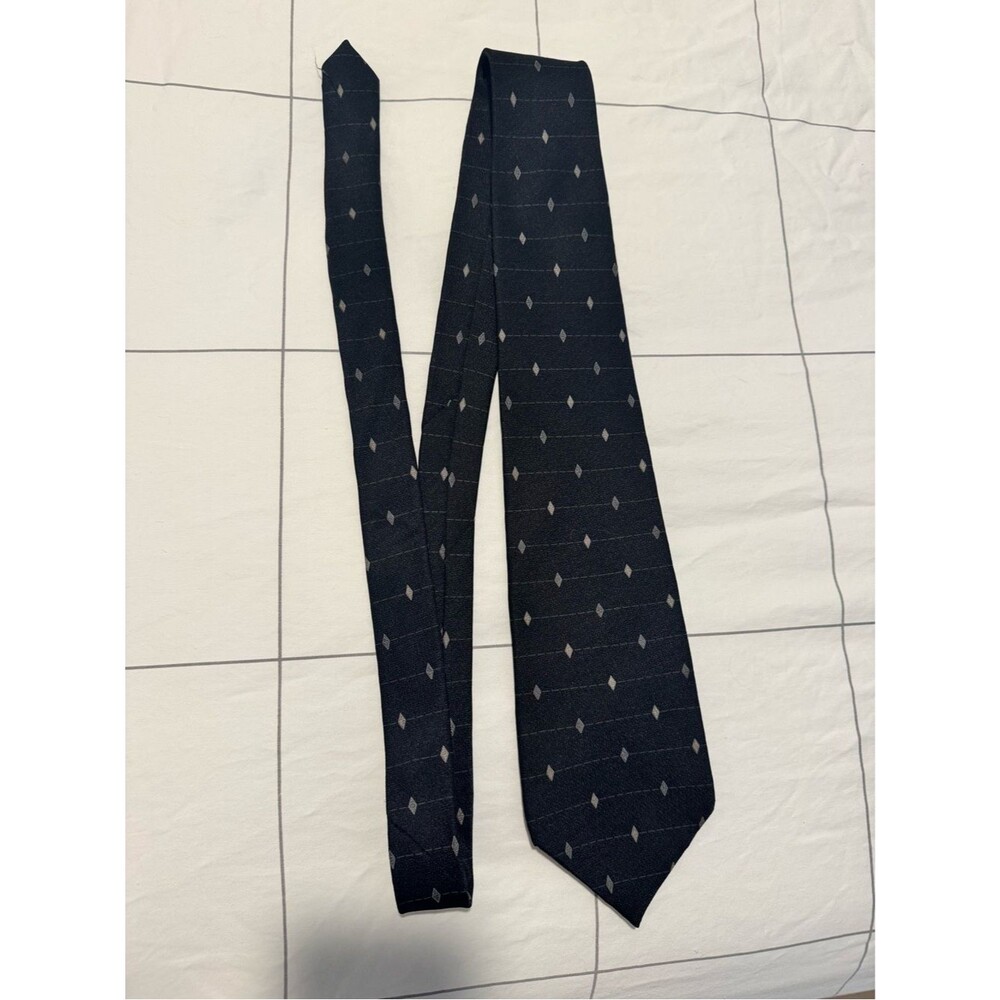 Black patterned tie